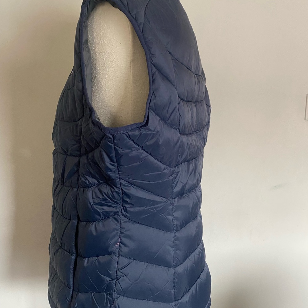 NWT Stormtech Women's Navy Puffer Vest with Star Patch - Picture 5 of 7